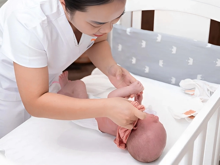 tìm người giúp việc chăm em bé tốt