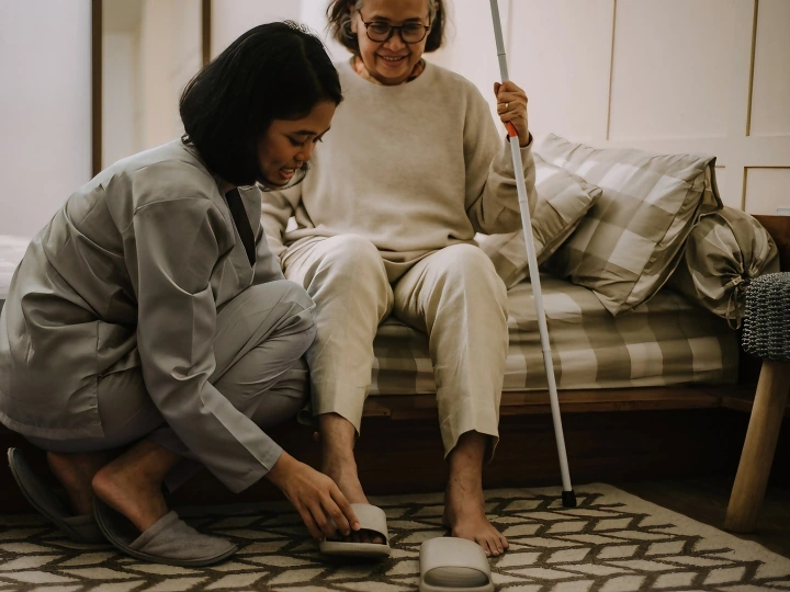 Dịch vụ chăm người già người bệnh